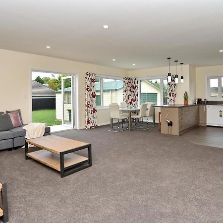 Weston Villa - Spacious & Family Friendly - Bookahome Christchurch Exterior photo